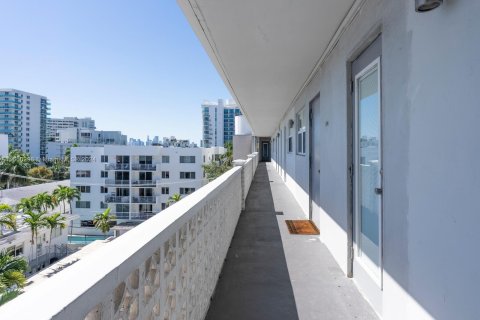 Condominio en venta en Miami Beach, Florida, 1 dormitorio, 61.97 m2 № 1332619 - foto 11