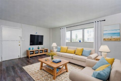 Condominio en venta en Miami Beach, Florida, 1 dormitorio, 61.97 m2 № 1332619 - foto 6