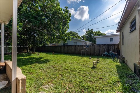 Villa ou maison à vendre à Hialeah, Floride: 2 chambres, 85.47 m2 № 1330986 - photo 23