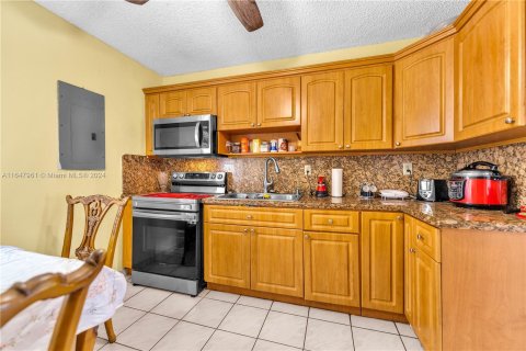 Villa ou maison à vendre à Hialeah, Floride: 2 chambres, 85.47 m2 № 1330986 - photo 19