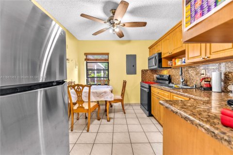 Casa en venta en Hialeah, Florida, 2 dormitorios, 85.47 m2 № 1330986 - foto 18