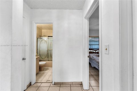 Villa ou maison à vendre à Hialeah, Floride: 2 chambres, 85.47 m2 № 1330986 - photo 12