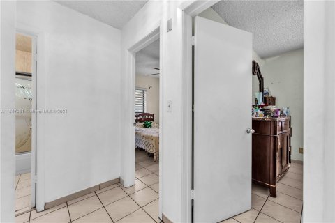 Villa ou maison à vendre à Hialeah, Floride: 2 chambres, 85.47 m2 № 1330986 - photo 16