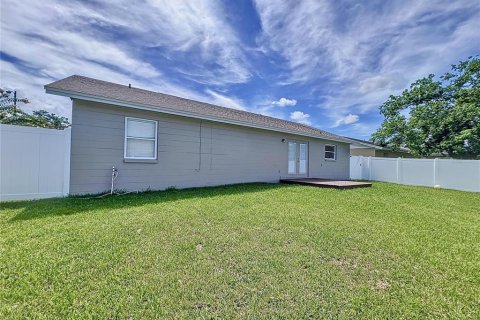 House in Lakeland, Florida 3 bedrooms, 132.29 sq.m. № 1406994 - photo 13