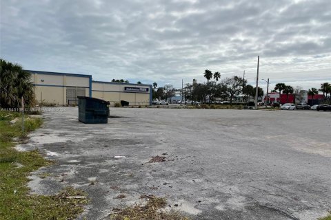 Commercial property in St. Lucie, Florida № 1033109 - photo 7