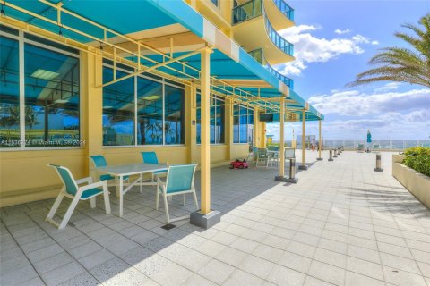 Condo in Hollywood, Florida, 1 bedroom  № 1033112 - photo 27