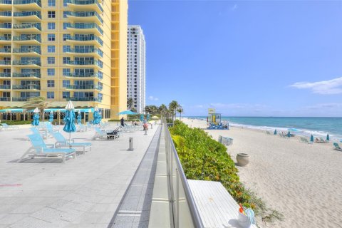 Condominio en venta en Hollywood, Florida, 1 dormitorio, 69.21 m2 № 1033112 - foto 29