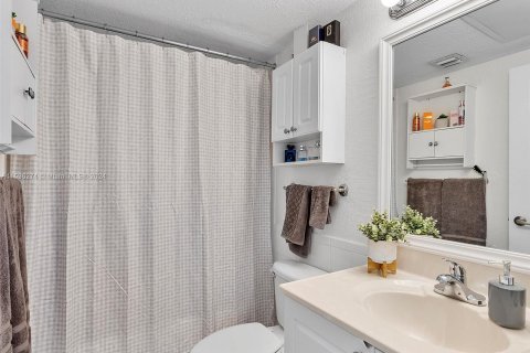 Condo in Hollywood, Florida, 1 bedroom  № 1033112 - photo 16