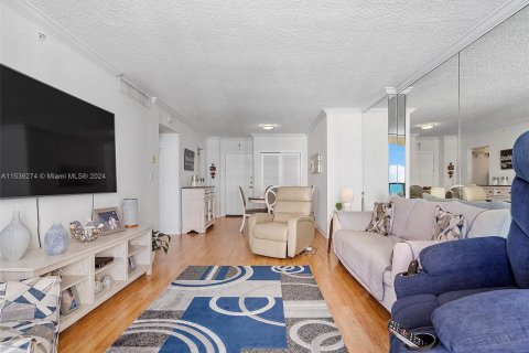 Condo in Hollywood, Florida, 1 bedroom  № 1033112 - photo 5