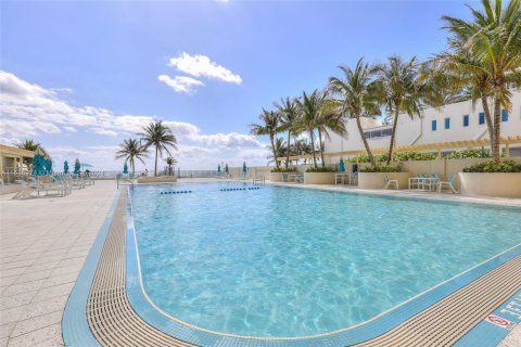 Condo in Hollywood, Florida, 1 bedroom  № 1033112 - photo 23