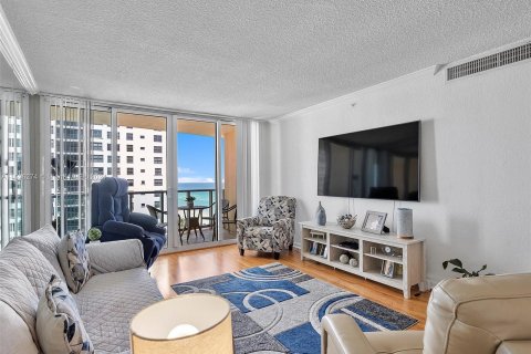 Condominio en venta en Hollywood, Florida, 1 dormitorio, 69.21 m2 № 1033112 - foto 3