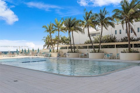 Condo in Hollywood, Florida, 1 bedroom  № 1033112 - photo 24