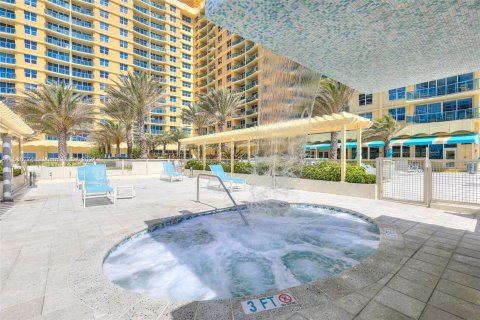 Condo in Hollywood, Florida, 1 bedroom  № 1033112 - photo 26