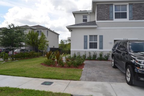 Townhouse in Homestead, Florida 4 bedrooms, 163.23 sq.m. № 1237115 - photo 3