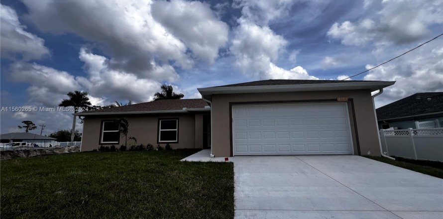 House in Cape Coral, Florida 3 bedrooms, 126.53 sq.m. № 1095387