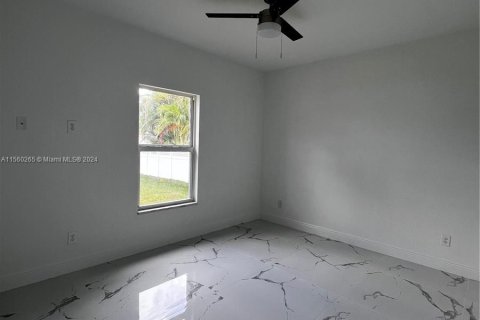 House in Cape Coral, Florida 3 bedrooms, 126.53 sq.m. № 1095387 - photo 20
