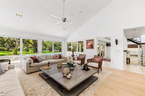 Villa ou maison à vendre à Pinecrest, Floride: 5 chambres, 469.16 m2 № 1095599 - photo 1