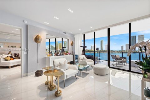 Condominio en venta en Aventura, Florida, 4 dormitorios, 289.86 m2 № 1095600 - foto 1