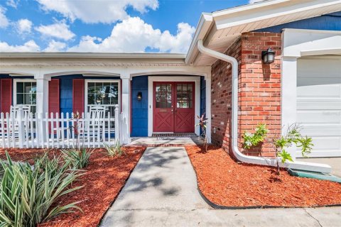 House in New Port Richey, Florida 3 bedrooms, 140.19 sq.m. № 1379289 - photo 2