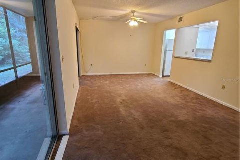 Condo in Deltona, Florida, 2 bedrooms  № 1379314 - photo 12