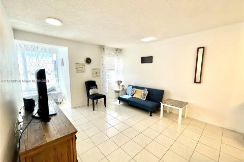 Copropriété à vendre à Sunny Isles Beach, Floride: 2 chambres, 71.26 m2 № 1044956 - photo 6