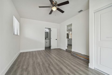 Casa en venta en Tampa, Florida, 5 dormitorios, 186.92 m2 № 1381017 - foto 16