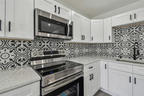 Casa en venta en Tampa, Florida, 5 dormitorios, 186.92 m2 № 1381017 - foto 27