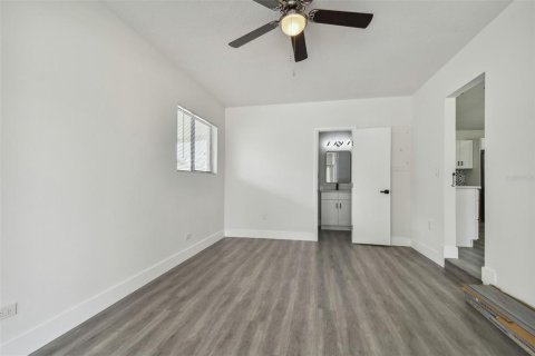 Casa en venta en Tampa, Florida, 5 dormitorios, 186.92 m2 № 1381017 - foto 17