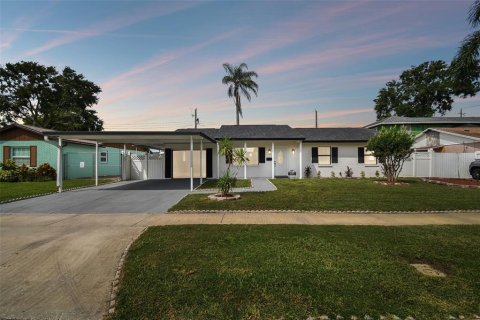 Casa en venta en Tampa, Florida, 5 dormitorios, 186.92 m2 № 1381017 - foto 1