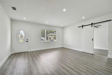 Casa en venta en Tampa, Florida, 5 dormitorios, 186.92 m2 № 1381017 - foto 9