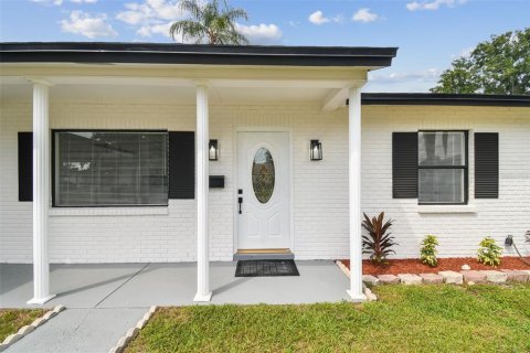 House in Tampa, Florida 5 bedrooms, 186.92 sq.m. № 1381017 - photo 6