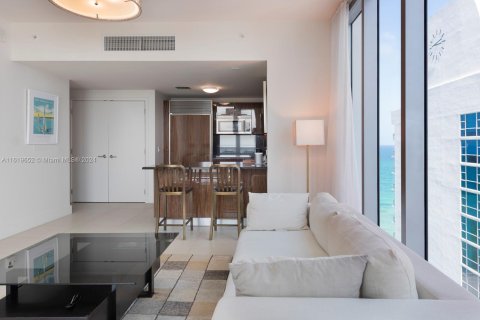 Condo in Miami Beach, Florida, 1 bedroom  № 1240877 - photo 10