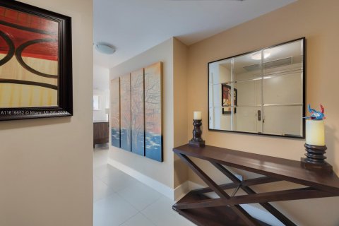 Condo in Miami Beach, Florida, 1 bedroom  № 1240877 - photo 8