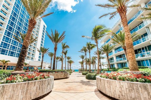 Condo in Miami Beach, Florida, 1 bedroom  № 1240877 - photo 17