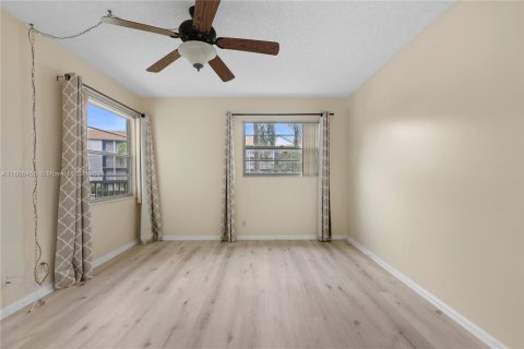 Condominio en venta en Pembroke Pines, Florida, 2 dormitorios, 93.09 m2 № 1231760 - foto 25