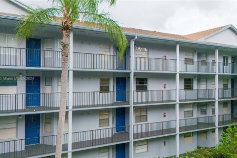Condominio en venta en Pembroke Pines, Florida, 2 dormitorios, 93.09 m2 № 1231760 - foto 1