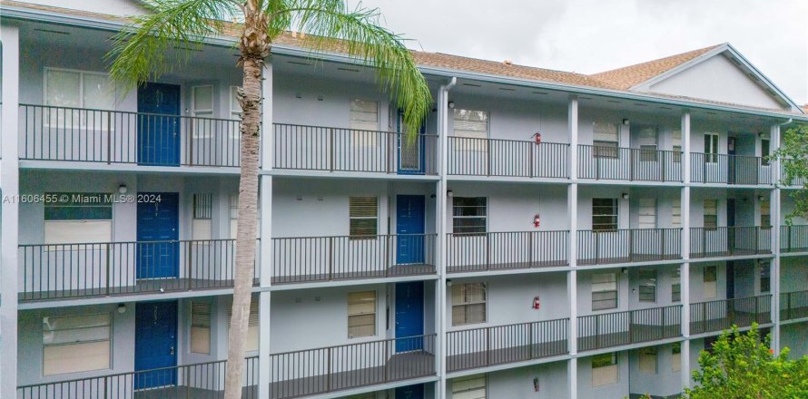 Condominio en Pembroke Pines, Florida, 2 dormitorios  № 1231760