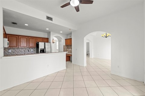 Casa en venta en Miami Lakes, Florida, 3 dormitorios, 187.2 m2 № 1402670 - foto 7