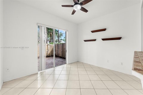 Casa en venta en Miami Lakes, Florida, 3 dormitorios, 187.2 m2 № 1402670 - foto 4