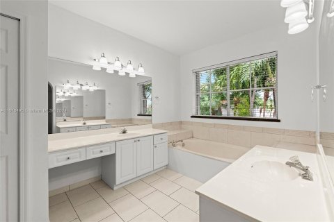 Casa en venta en Miami Lakes, Florida, 3 dormitorios, 187.2 m2 № 1402670 - foto 16