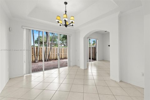 Casa en venta en Miami Lakes, Florida, 3 dormitorios, 187.2 m2 № 1402670 - foto 2