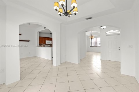 Casa en venta en Miami Lakes, Florida, 3 dormitorios, 187.2 m2 № 1402670 - foto 3