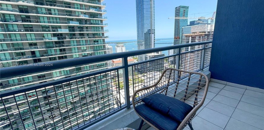 Estudio en el Condominio en Miami, Florida  № 1402672