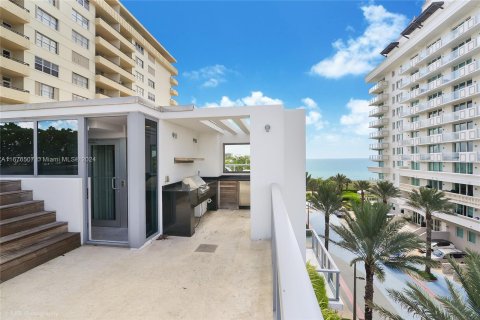 Condominio en venta en Surfside, Florida, 4 dormitorios, 335.01 m2 № 1402671 - foto 15