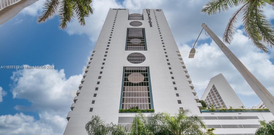 Condo in Miami, Florida, 3 bedrooms  № 1402758