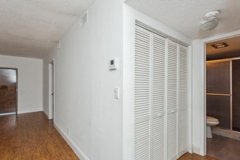 Condo in Davie, Florida, 2 bedrooms  № 1026968 - photo 15