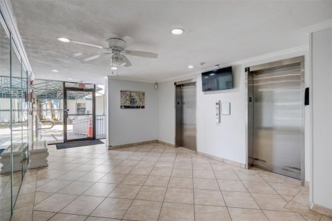 Condominio en venta en Sunny Isles Beach, Florida, 1 dormitorio, 57.6 m2 № 1037388 - foto 13