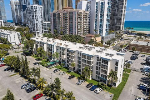 Condominio en venta en Sunny Isles Beach, Florida, 1 dormitorio, 57.6 m2 № 1037388 - foto 8