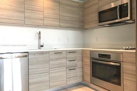 Apartamento en alquiler en Miami, Florida, 1 dormitorio, 56.86 m2 № 1345811 - foto 11