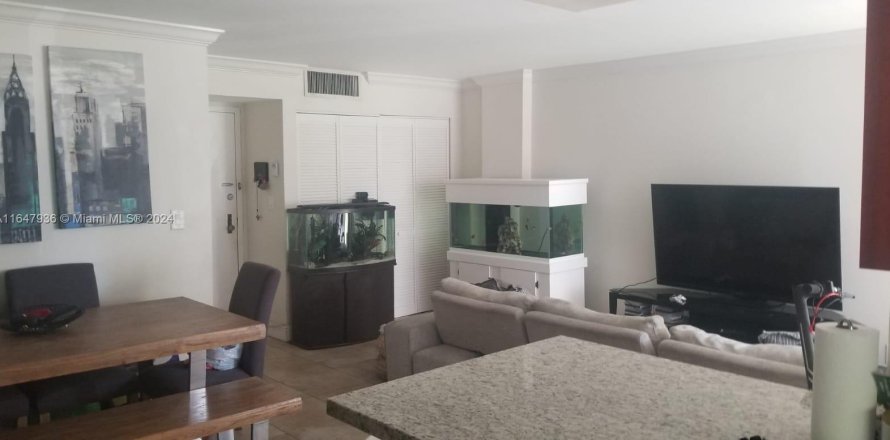 Condo in Sunny Isles Beach, Florida, 1 bedroom  № 1345810